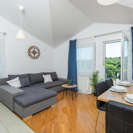 Apartment Near The Center/Beach Pula Extérieur photo